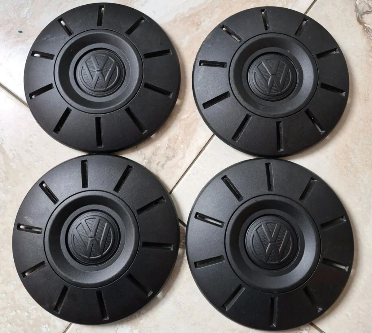 4 x Original Volkswagen Crafter Centre Caps Set - Image 1