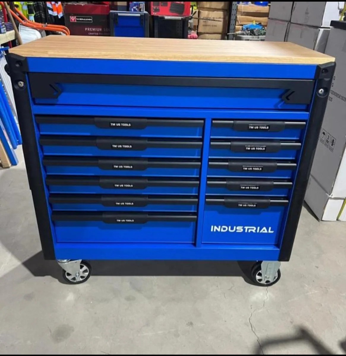 12 - 6 half loaded toolchest - Image 2