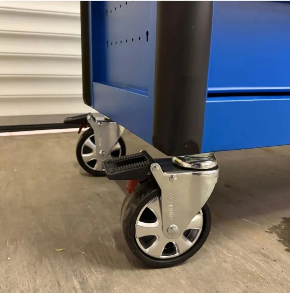 12 - 6 half loaded toolchest - Image 3