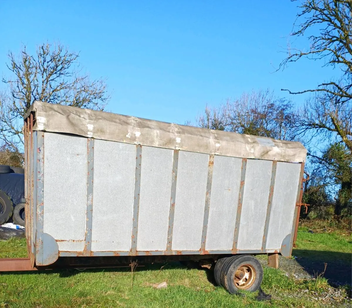 Tractor cattle trailer - Image 1