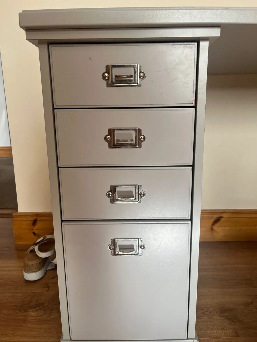 Study Table (Child) - Image 2