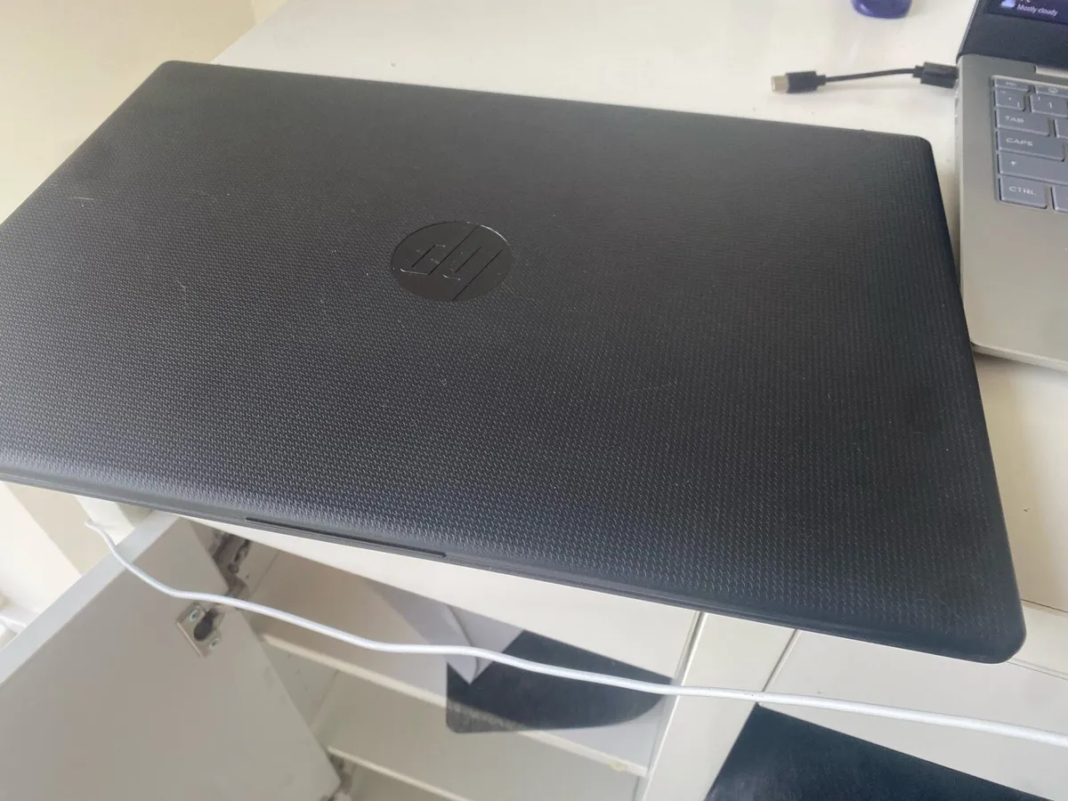 Laptop for parts, HP with charger - Image 3