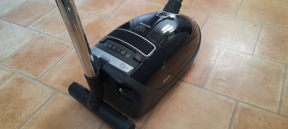 Miele vacuum cleaner - Image 3