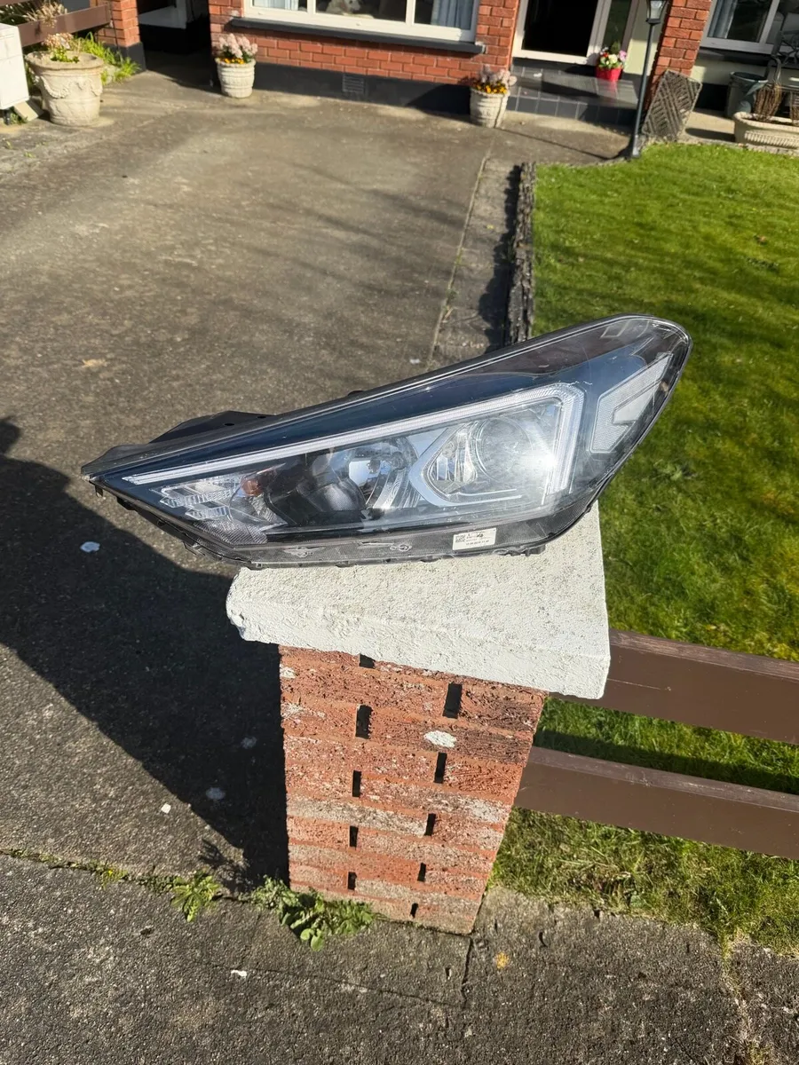 Hyundai Tucson Passenger Headlamp 2019-2020 - Image 1