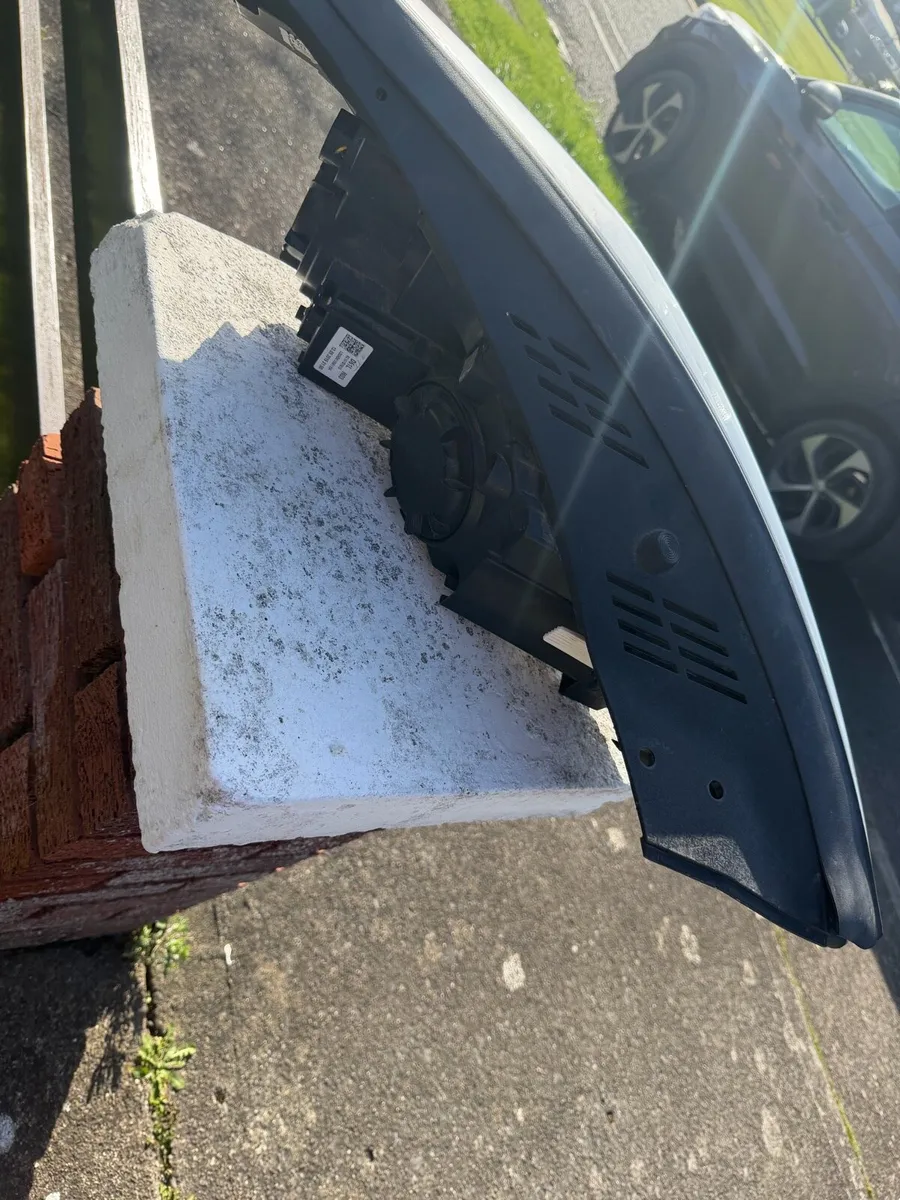 Hyundai Tucson Passenger Headlamp 2019-2020 - Image 2