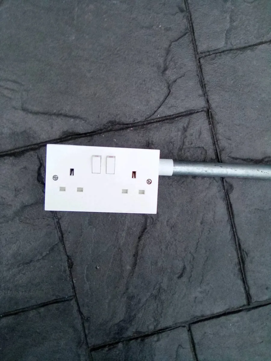 2. TWIN. SOCKETS.  WIRED AND FITTED. ON.  CONDUIT - Image 4