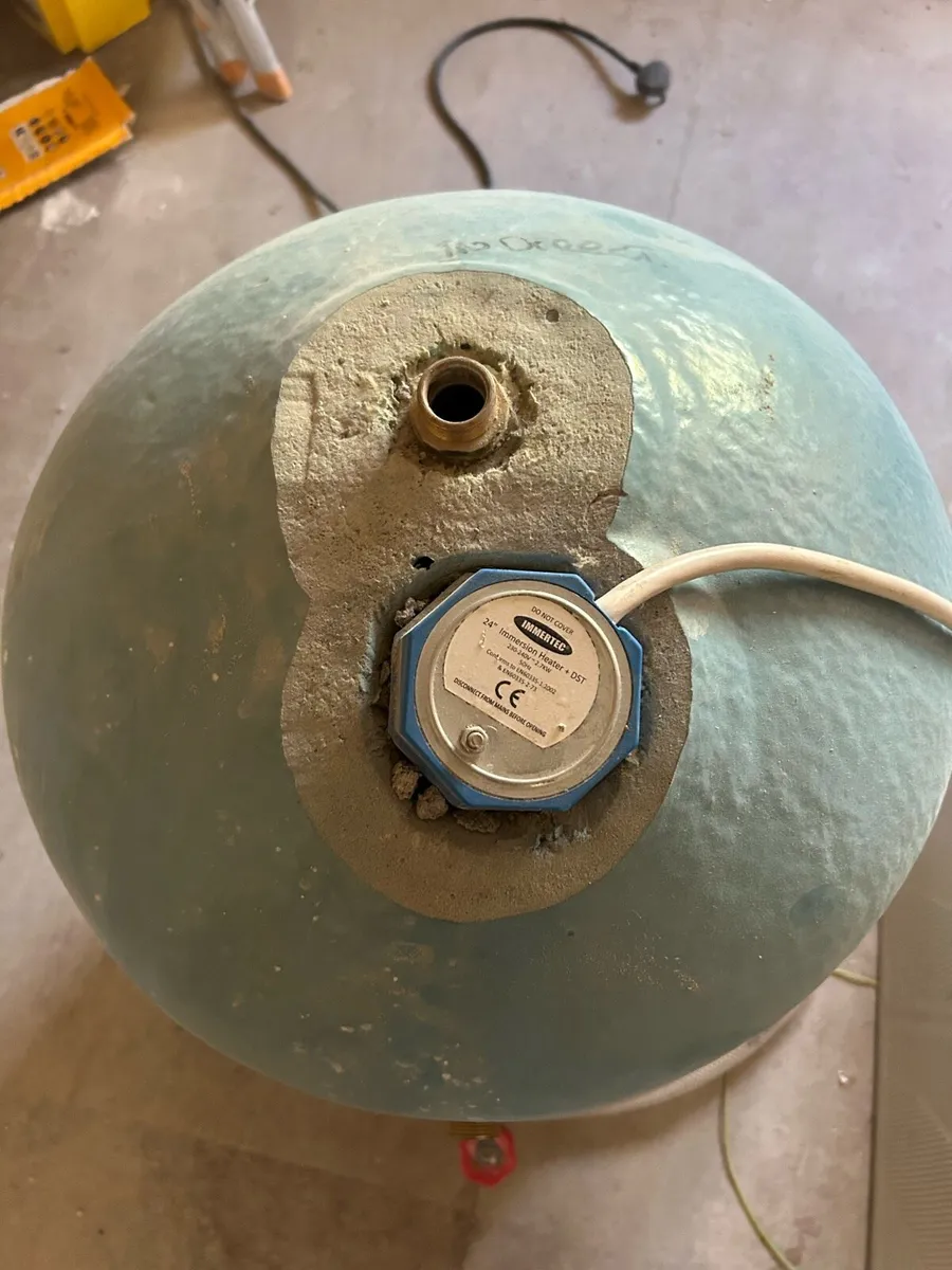 Hot water tank (95 litre capacity) - Image 3