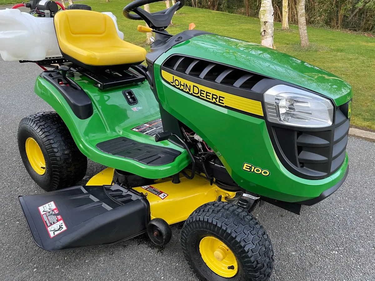 John Deere E100 Ride on Mower - Image 1