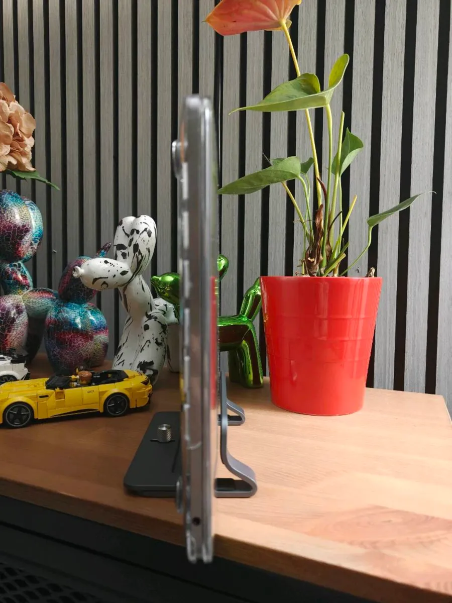 UGREEN VERTICAL LAPTOP STAND LP258 - Image 1