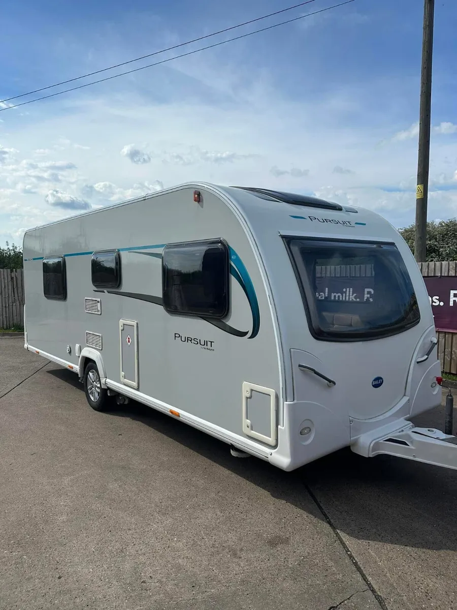 Bailey pursuit 4 berth fixed single beds caravan - Image 2