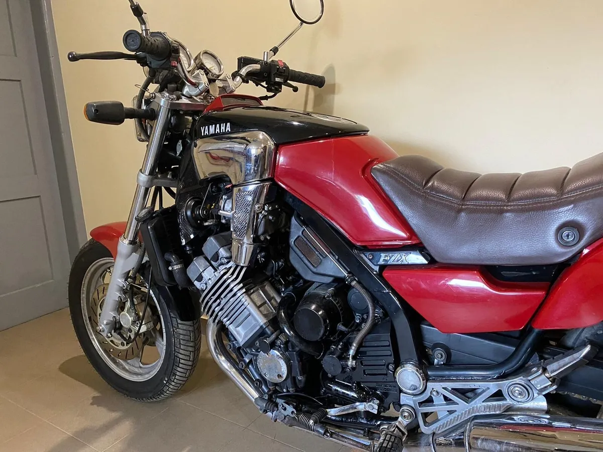 Yamaha fzx750 - baby v - max - Image 4