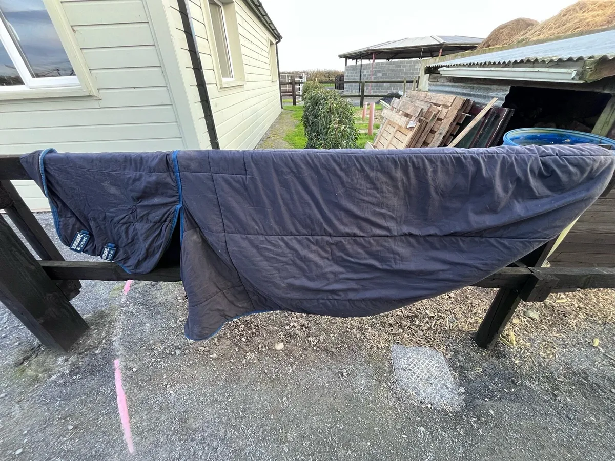 Horseware liner with neck 6”9 - Image 1