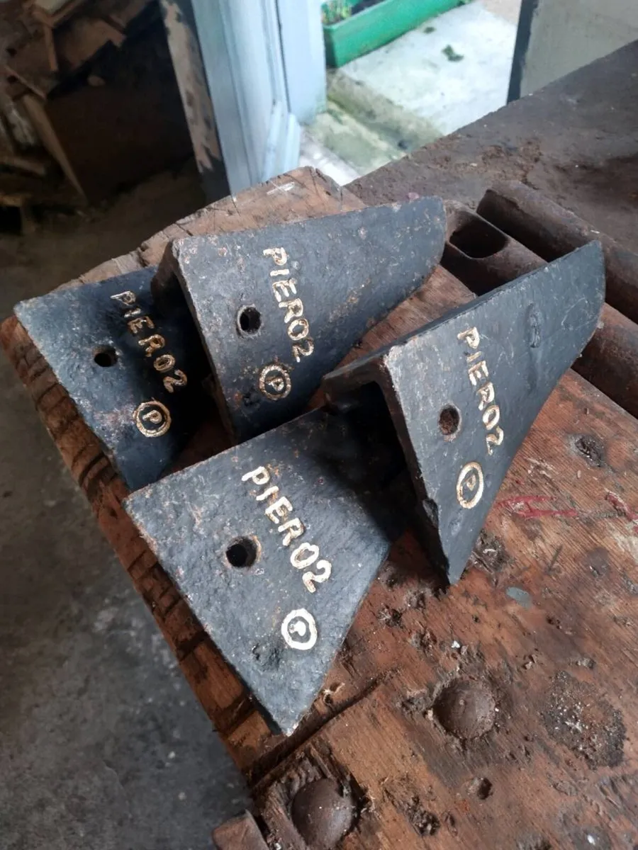 4. Antique PIERCE  02 points - Image 1