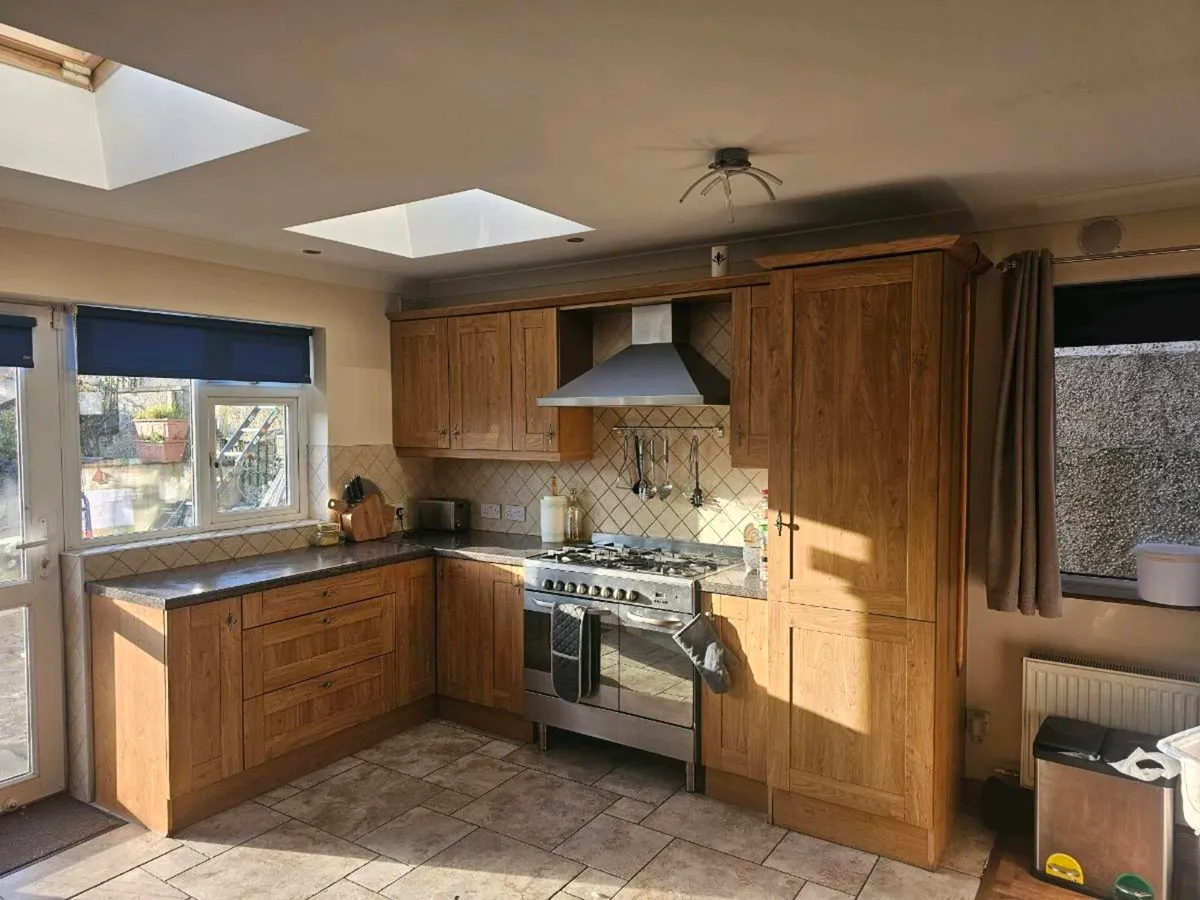 Kitchen and wardrobes - Image 2