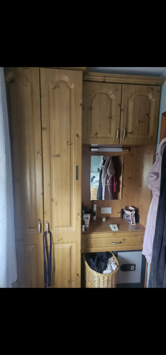 Kitchen and wardrobes - Image 4