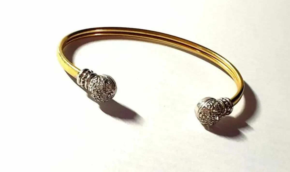 Vintage Gemset Childs 9ct Gold Torc Bangle - Image 2