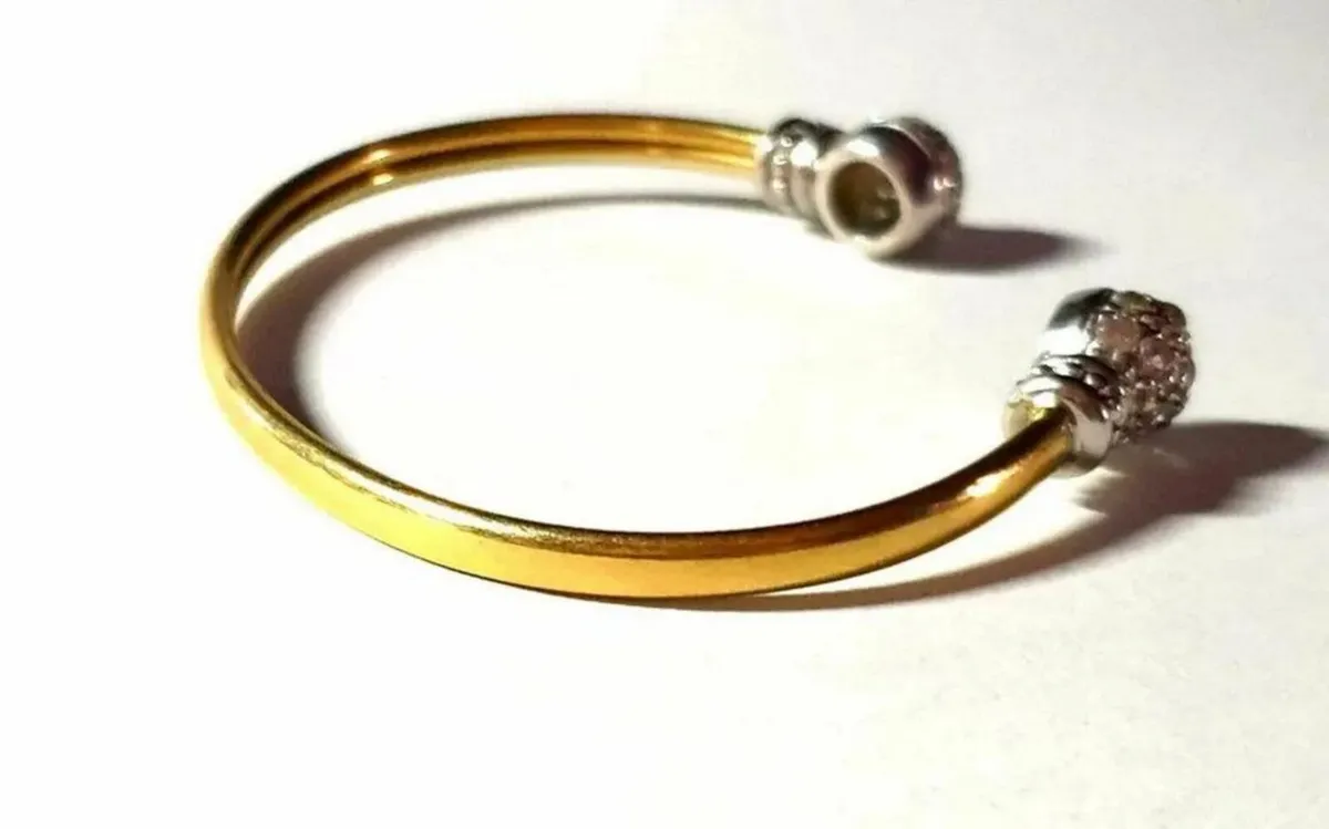 Vintage Gemset Childs 9ct Gold Torc Bangle - Image 4
