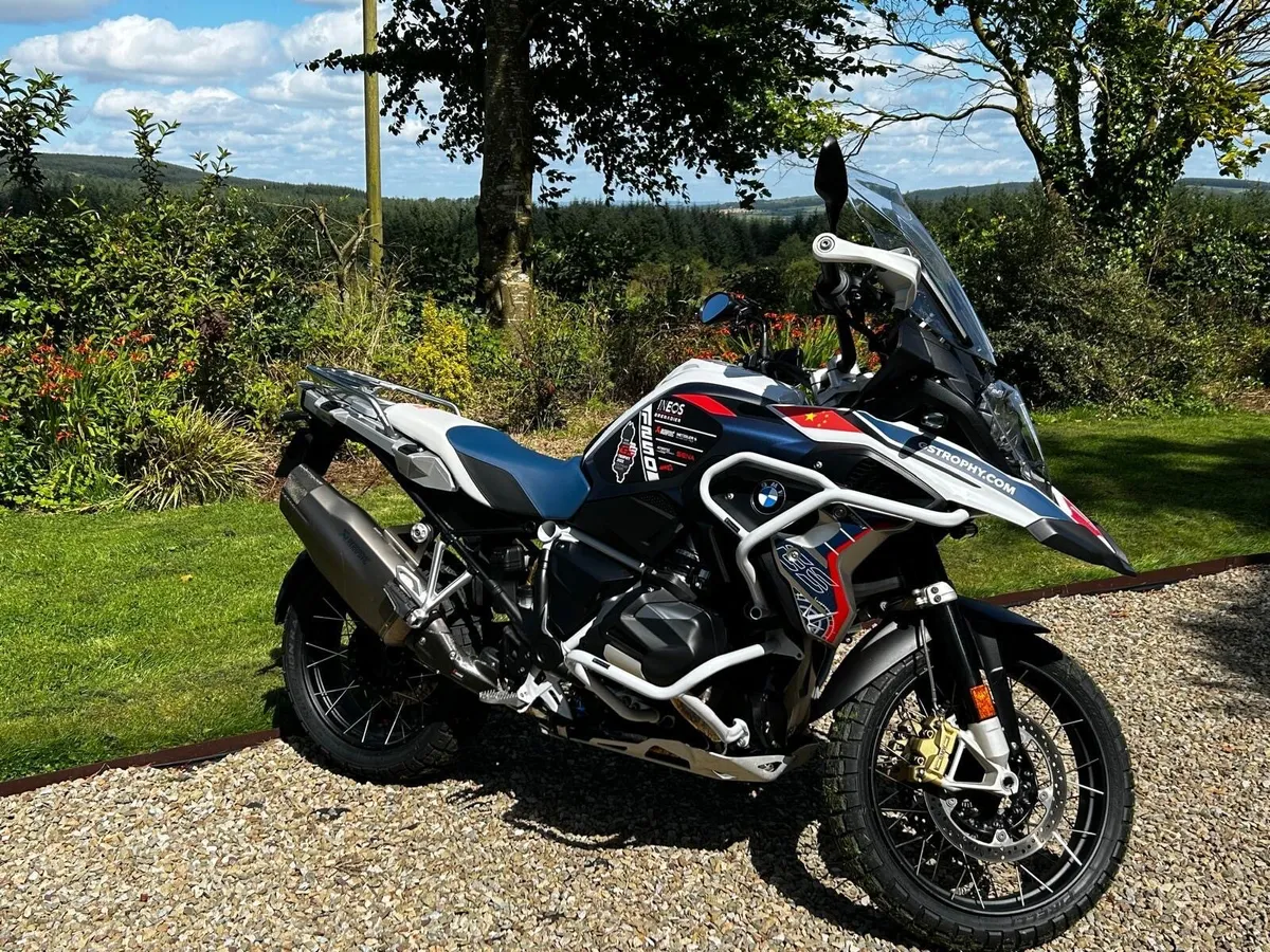 2022 BMW R1250 GS TROPHY | LOW KM - Image 3