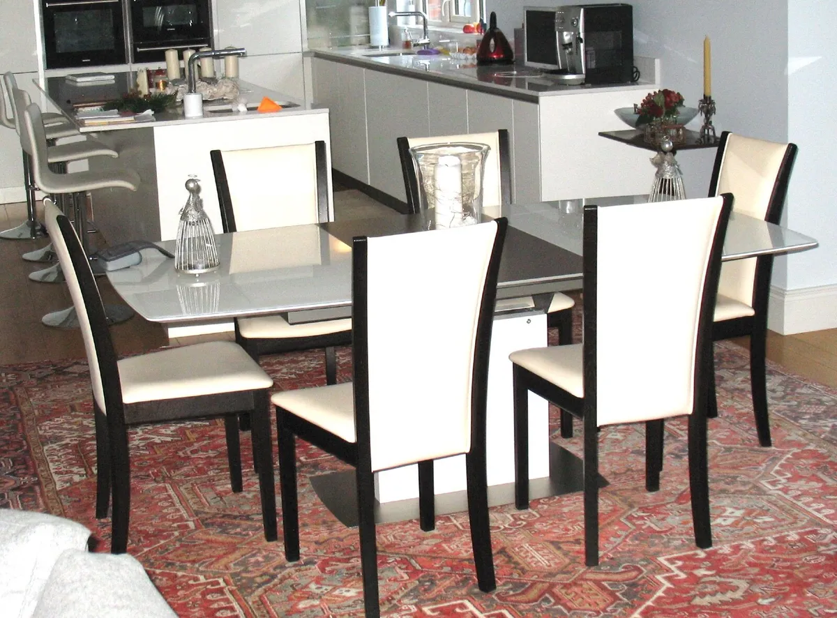 Dining room table - Image 2