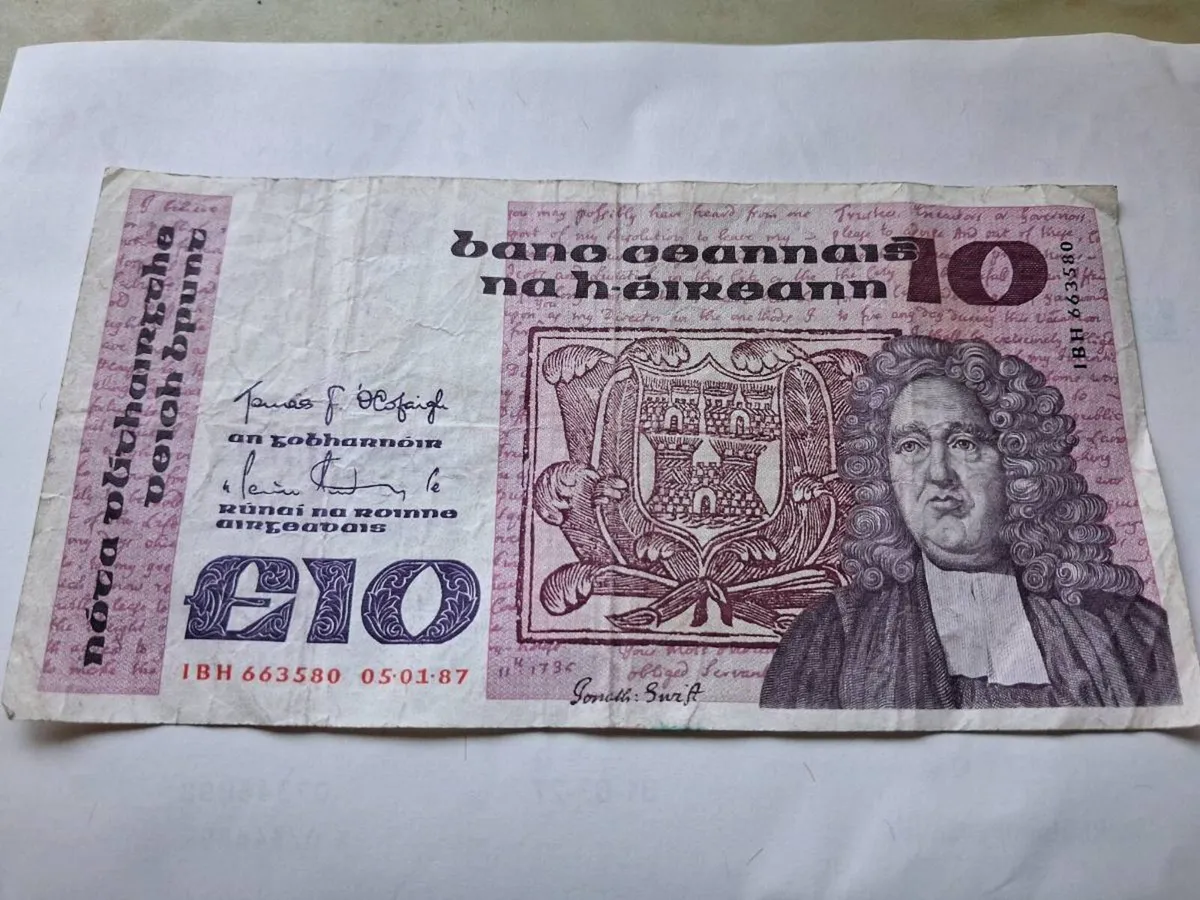 Rare dated 1987 Irish 10 punt note - Image 1