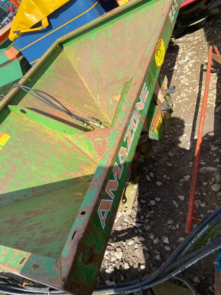 Fertiliser spreaders (wide rang second hand) - Image 3