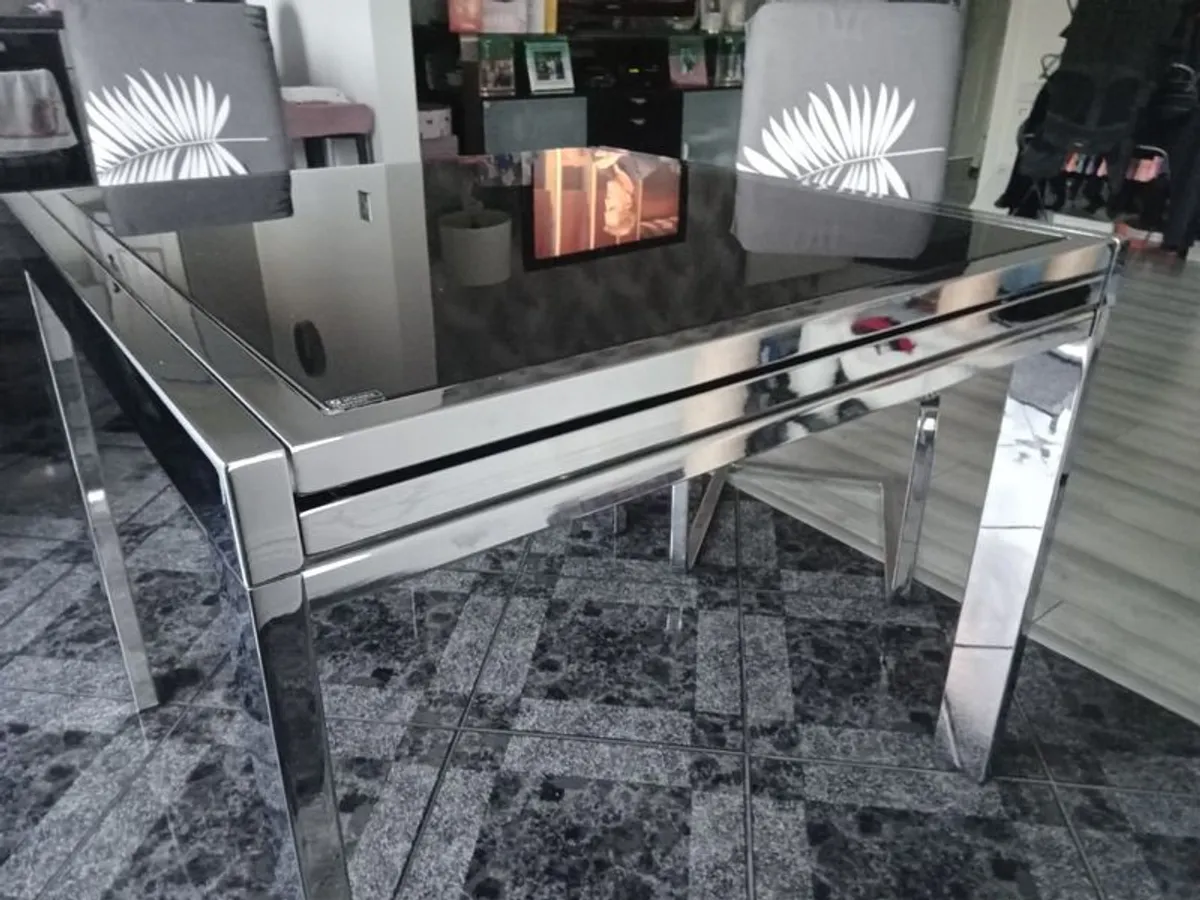 Dining table and chairs - Image 2