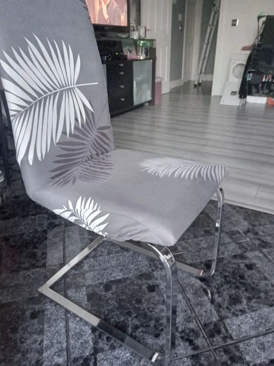 Dining table and chairs - Image 4