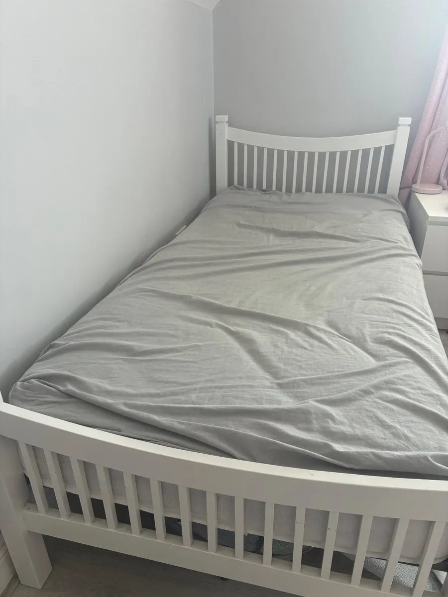 Single bed & mattress - Image 1