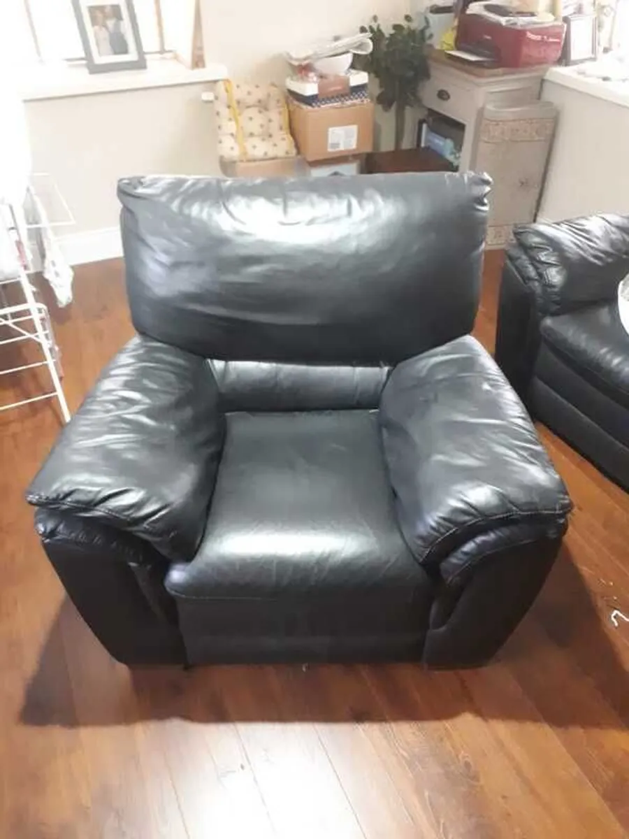3 piece geniune Italian leather suite. - Image 2