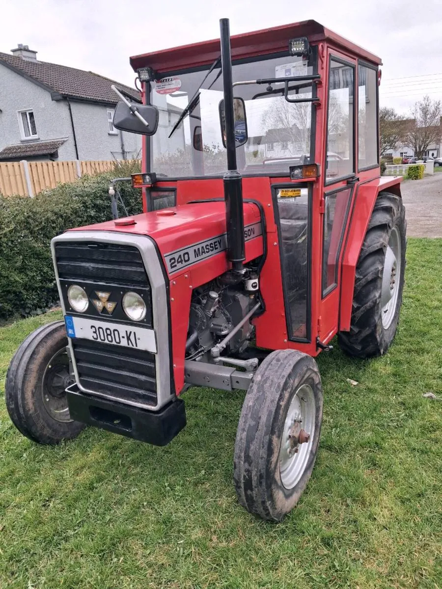 Massey Ferguson 240 - Image 1
