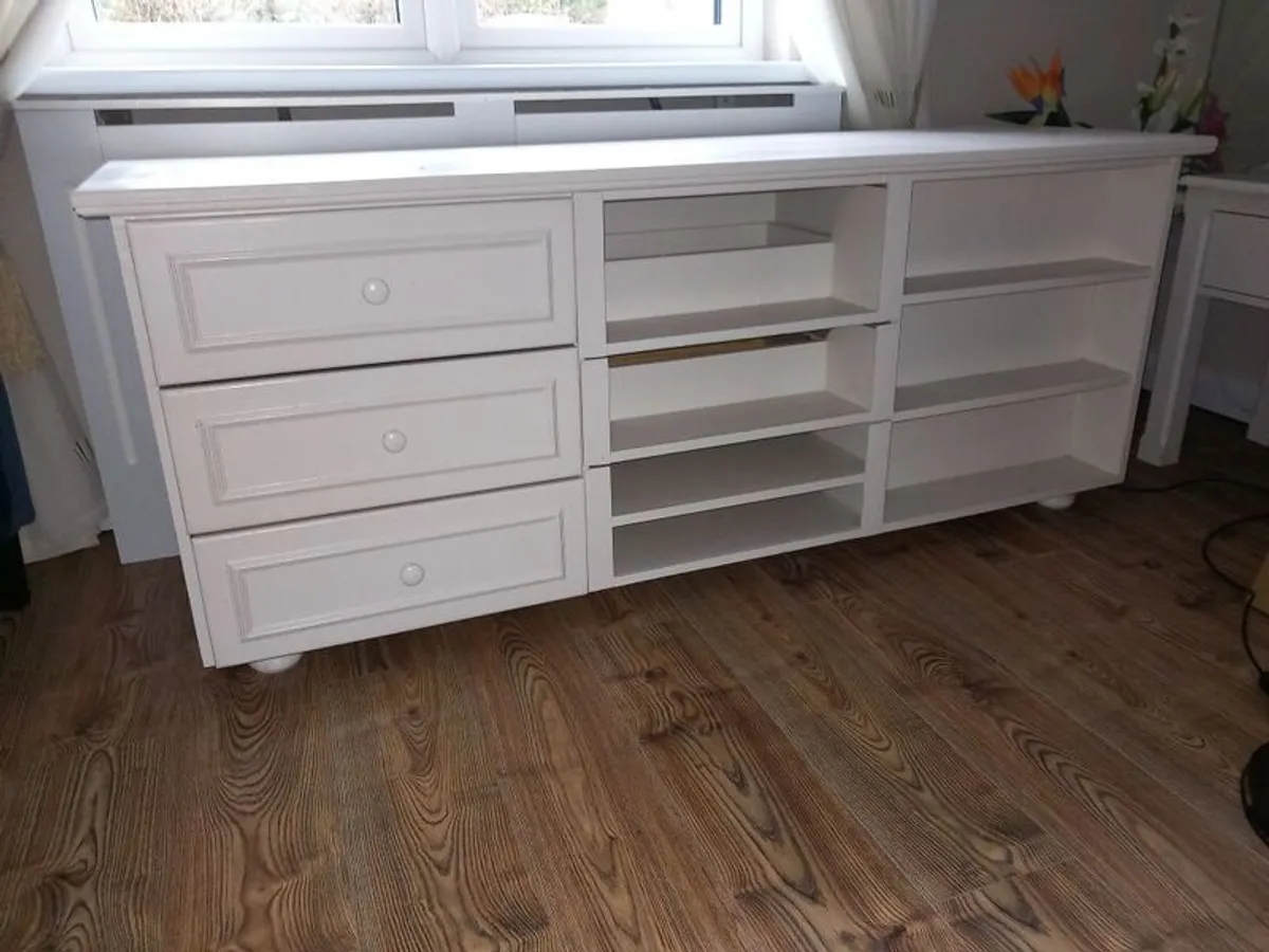 TV cabinet - Image 1