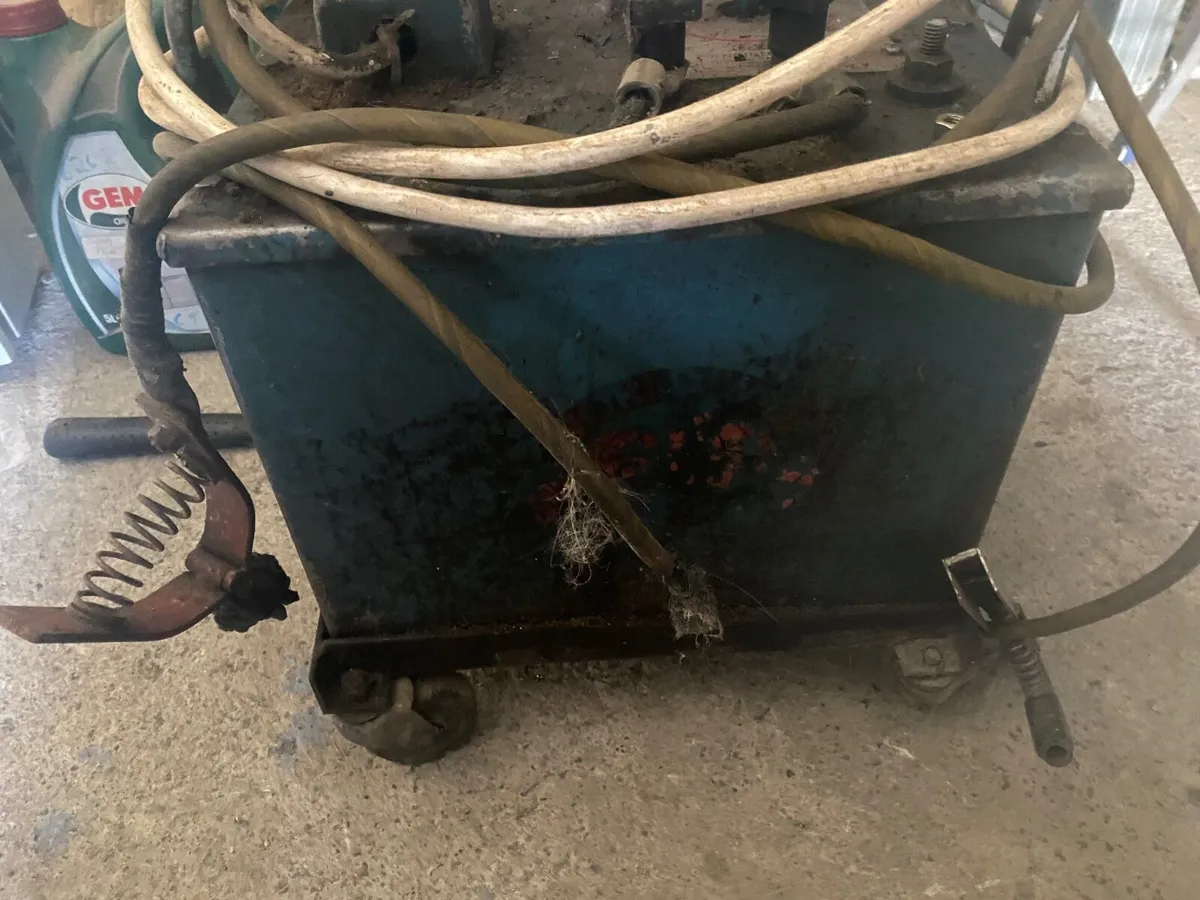 Oil cooled welder - Image 2