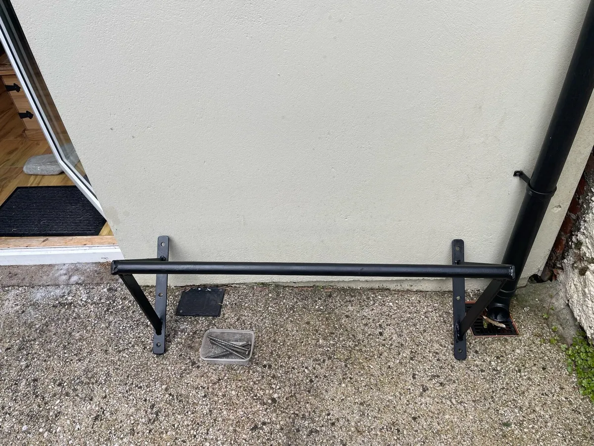 Pull Up Bar - Image 1
