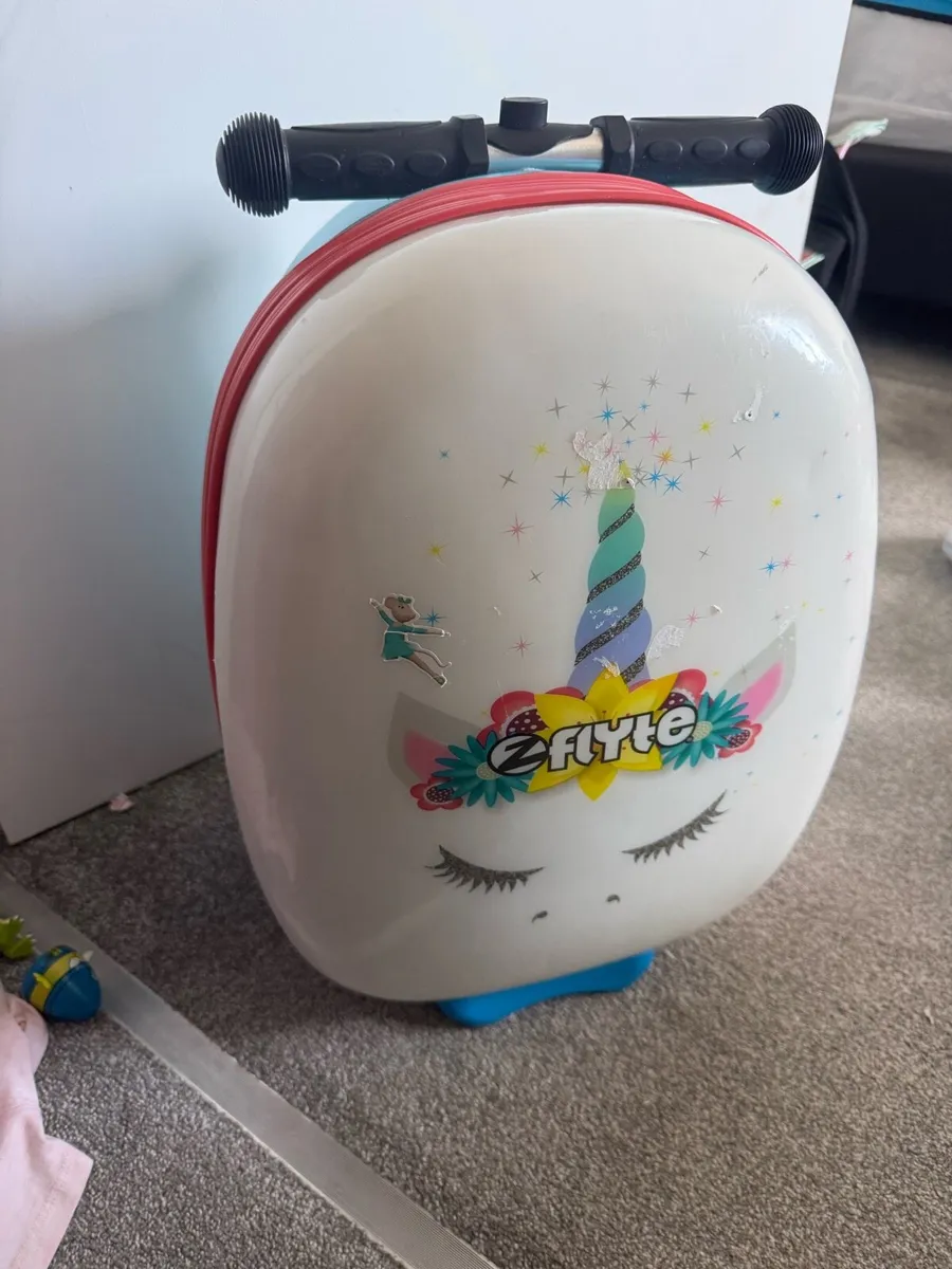 Flyte scooter suitcase - Image 1