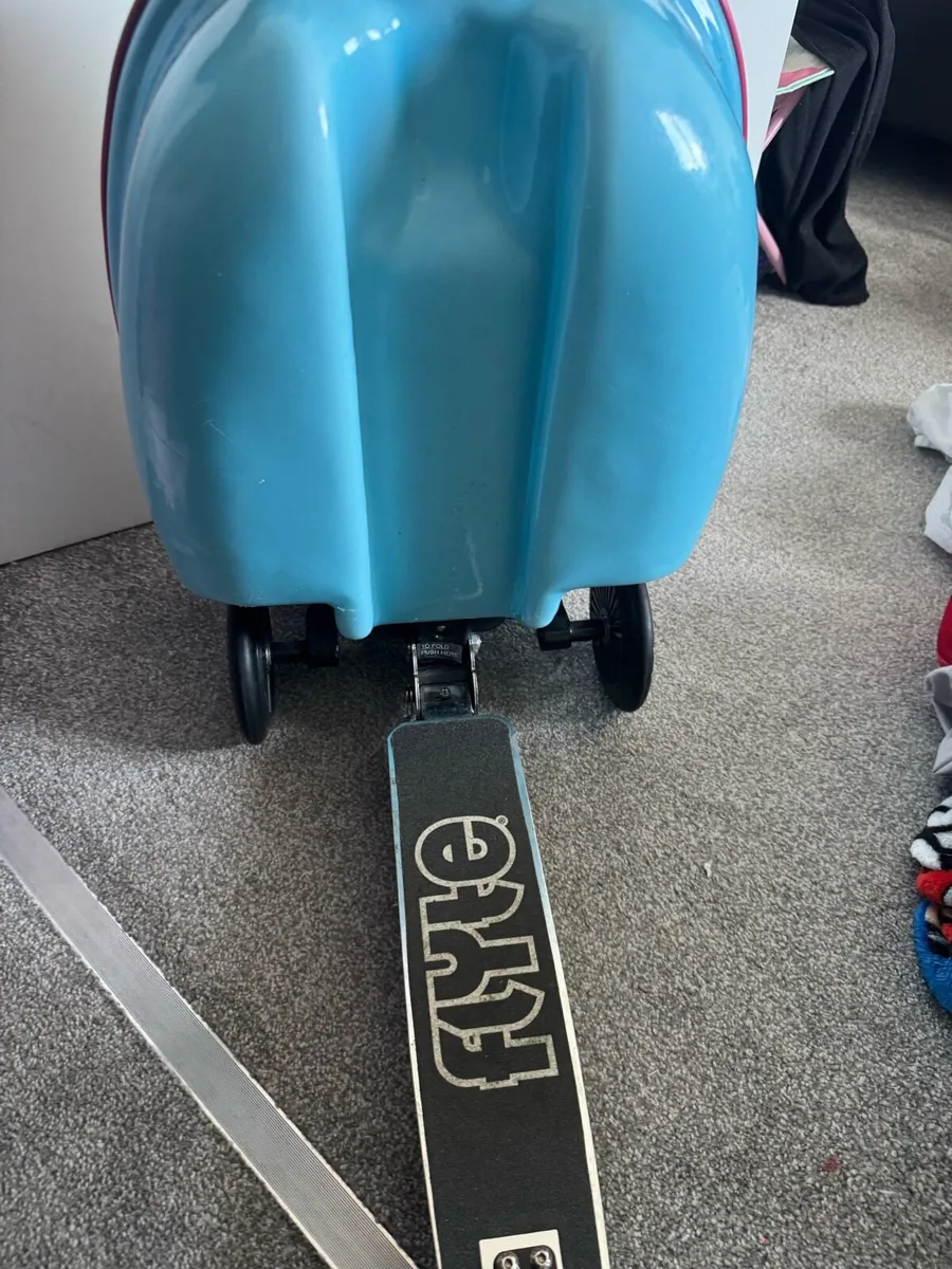 Flyte scooter suitcase - Image 3