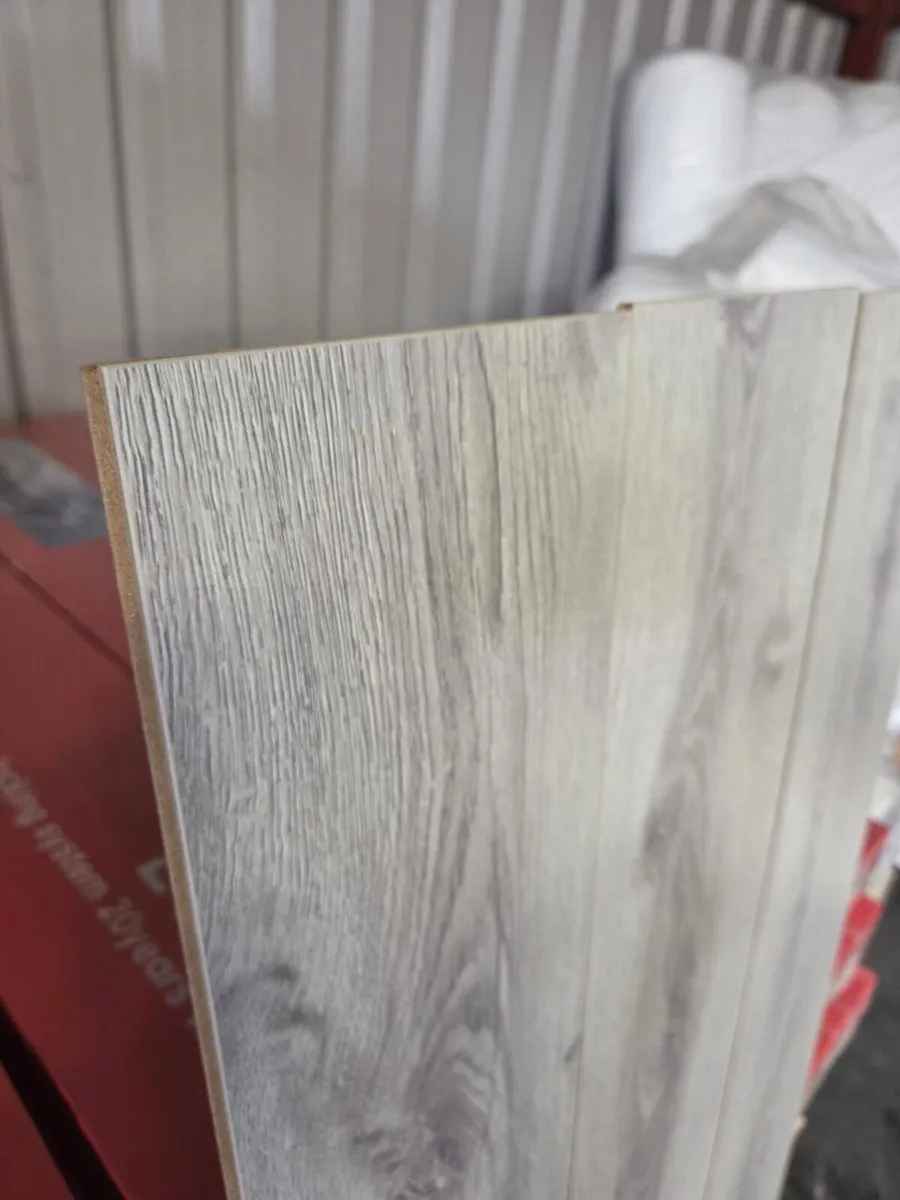 Everest 12mm Grey Laminated Flooring - Image 3