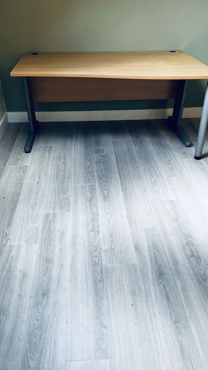 Office desk - Image 1