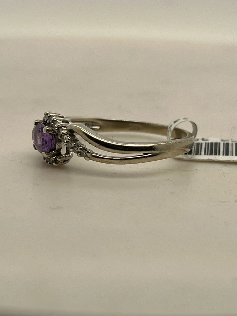 9k white gold ring with purple stone and diamonds. - Image 3