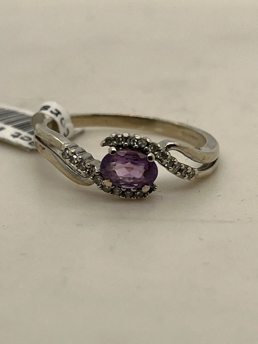9k white gold ring with purple stone and diamonds. - Image 1