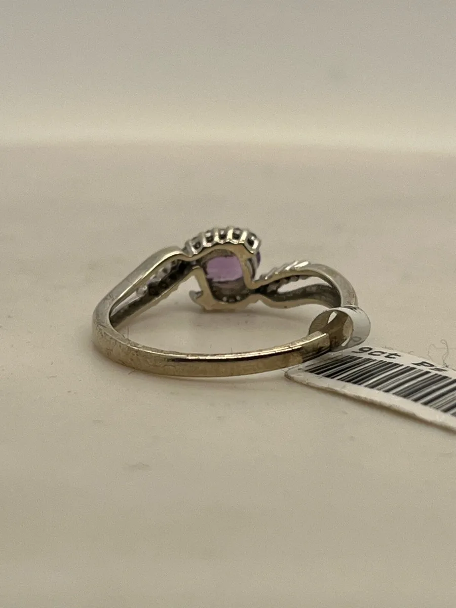 9k white gold ring with purple stone and diamonds. - Image 4