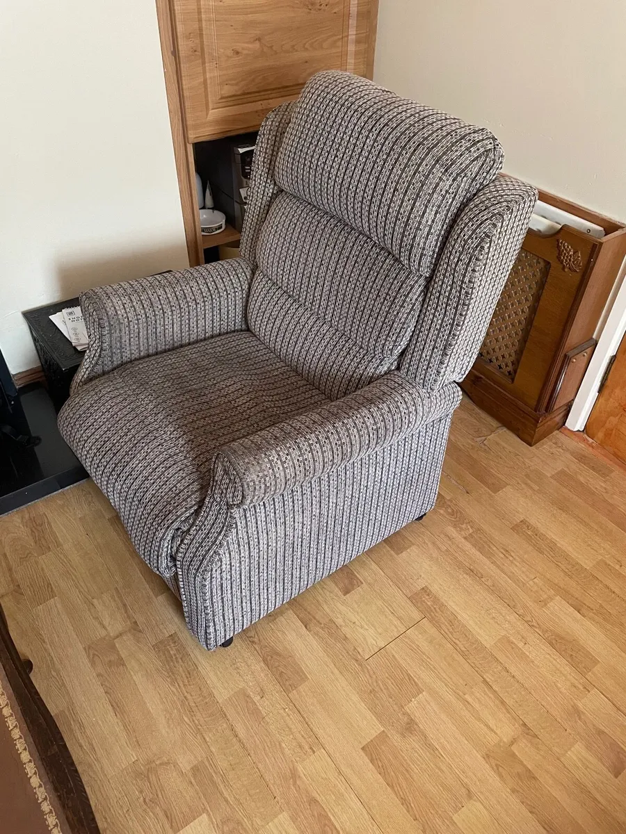 Recliner Chair - Image 3