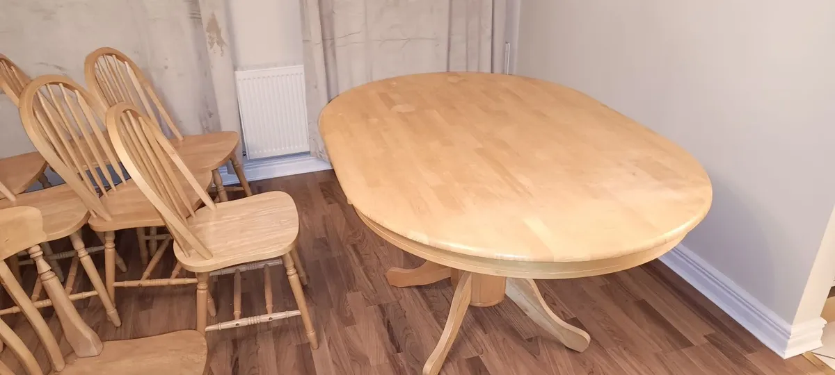 Table and chairs - Image 2