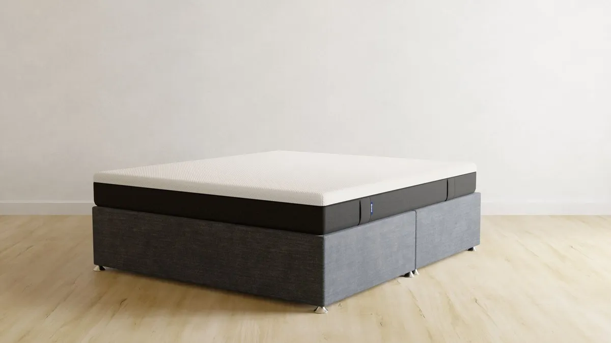 King size bed - Image 2