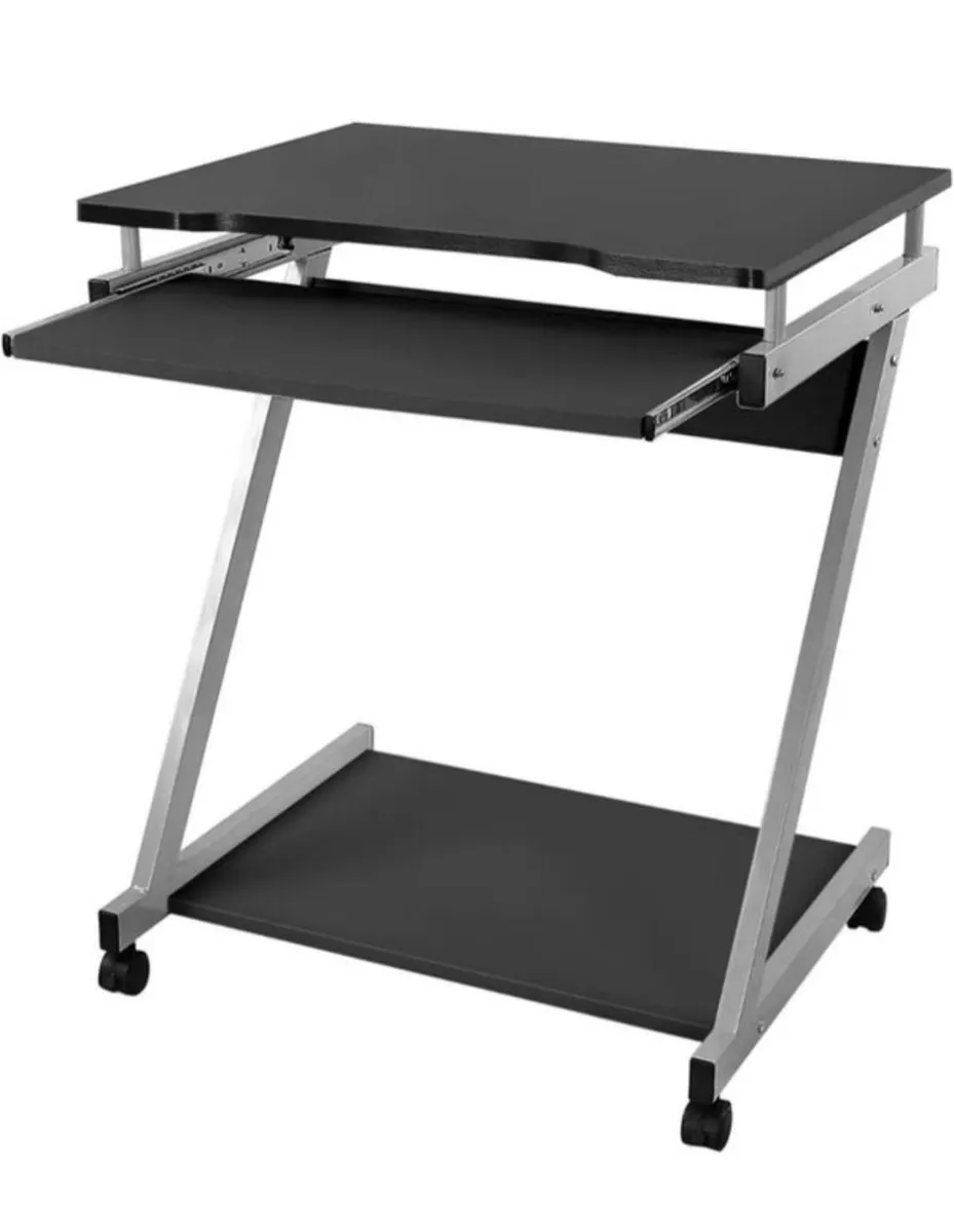 Computer desk - Image 1