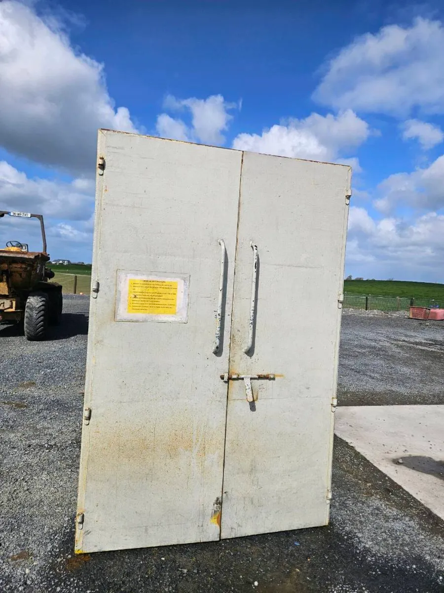 Steel lockable cabinet - Image 2