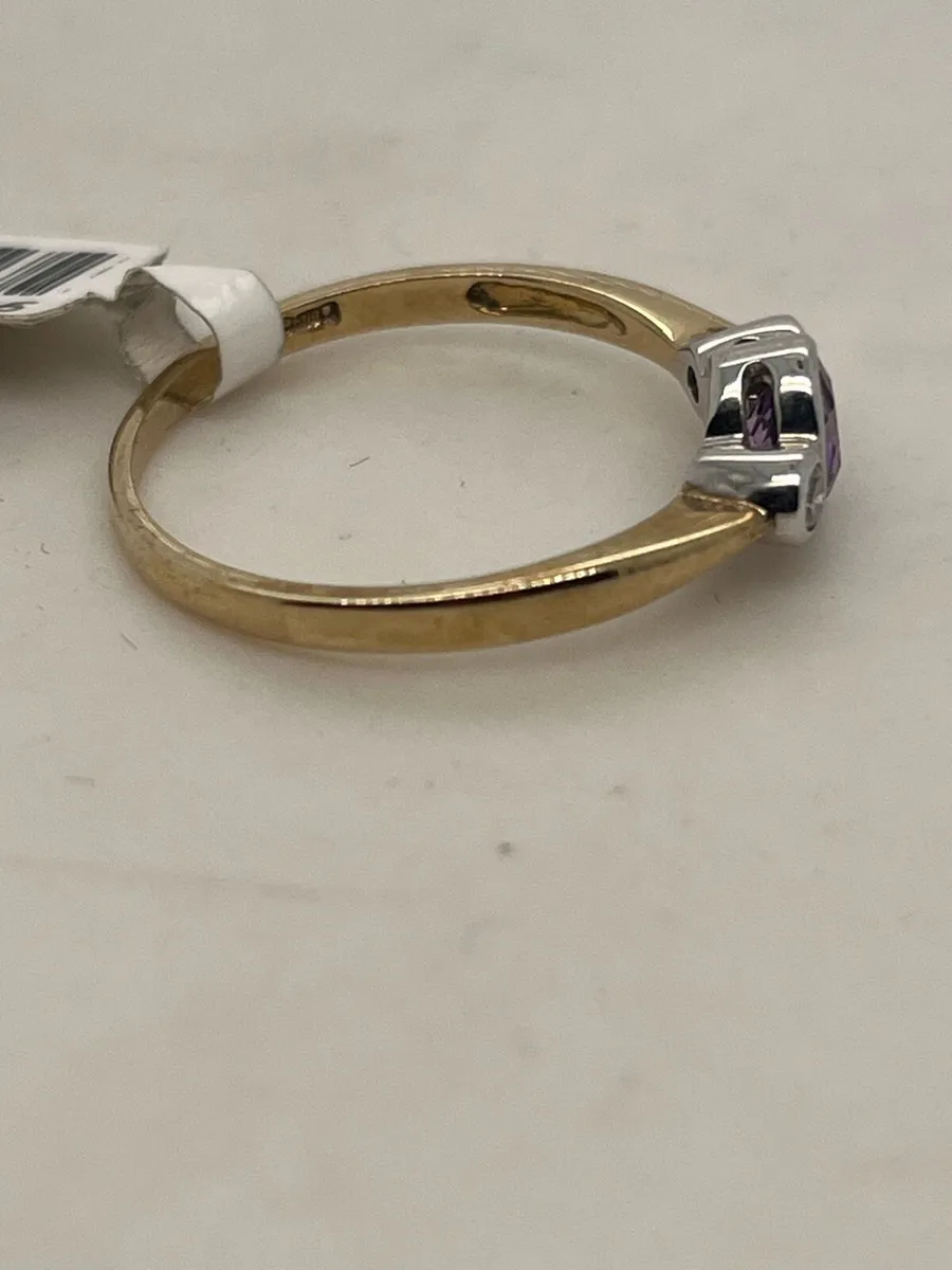 9k gold purple stone ring with diamonds. - Image 2