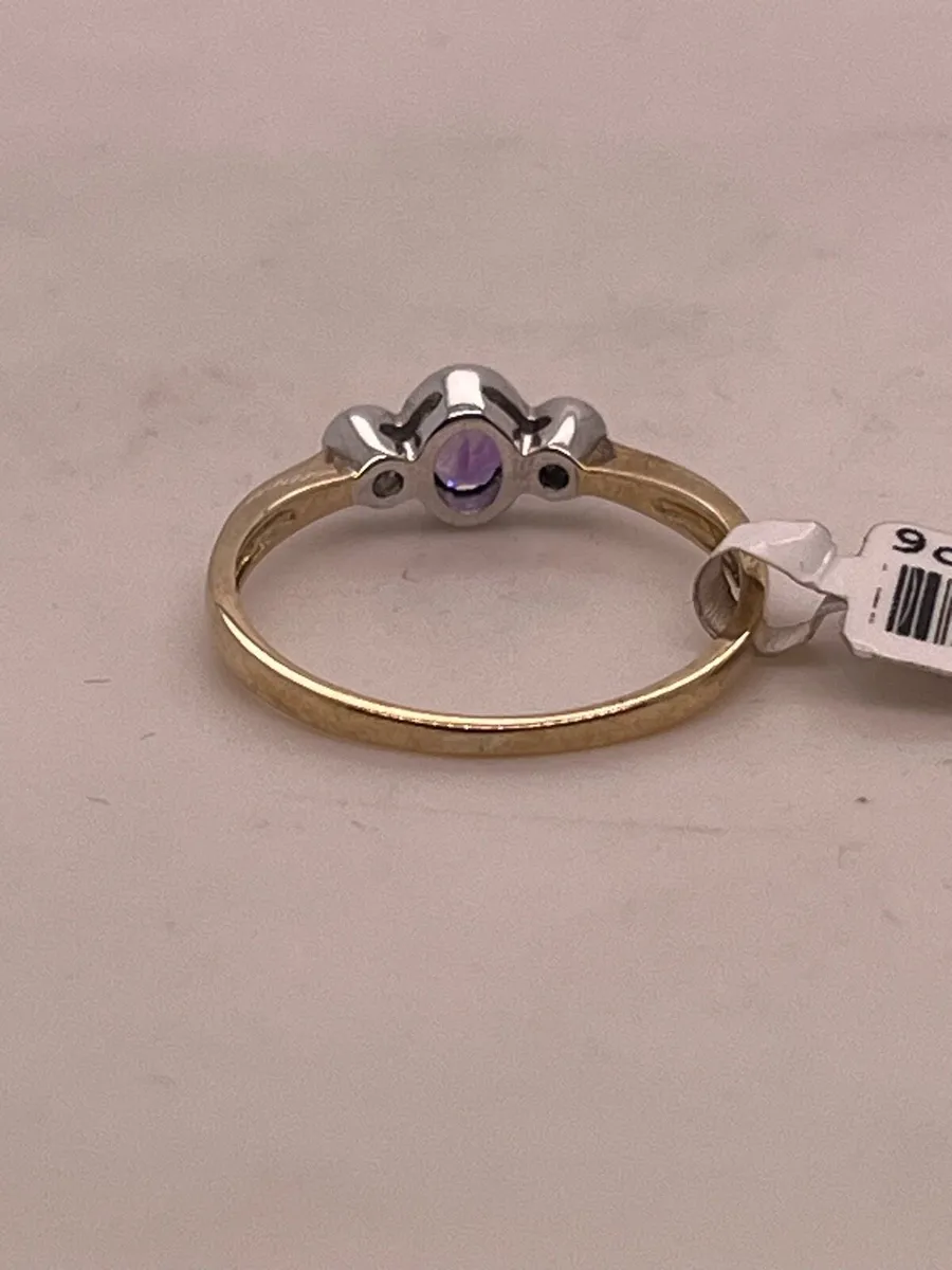 9k gold purple stone ring with diamonds. - Image 4