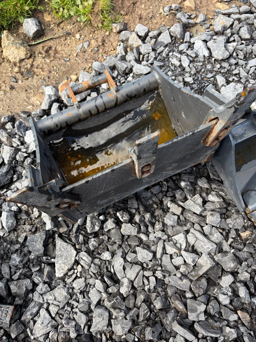 Unused 18inch 30mm pin digging bucket for sale - Image 2