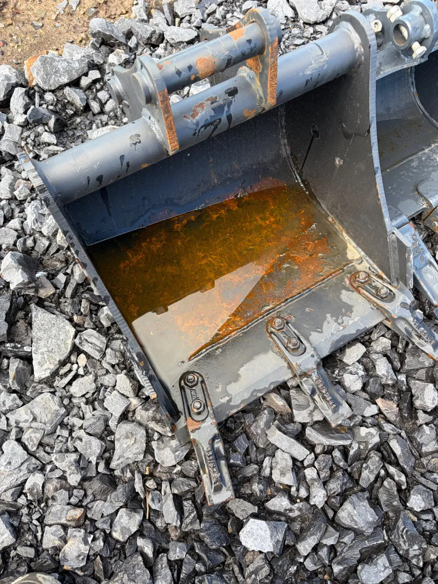 Unused 18inch 30mm pin digging bucket for sale - Image 1