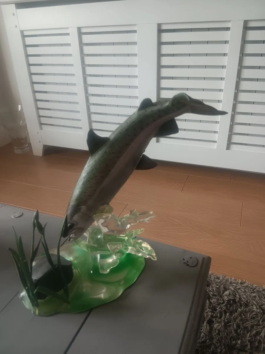 Angling sculpture - Image 3